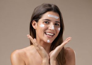 mujer joven natural servicio dermocosmetica farmacia las palmeras